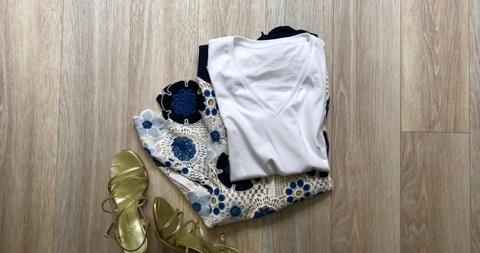 ZOZOのオーダーTシャツが着心地最高。柄スカートにもぴったりです