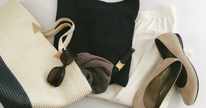 UNIQLOの白アンクルパンツが優秀。秋のエッセンスを足してみました