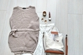 スタイル良く見せる“ロング＆リーン”なシルエットを作る白パンツ
