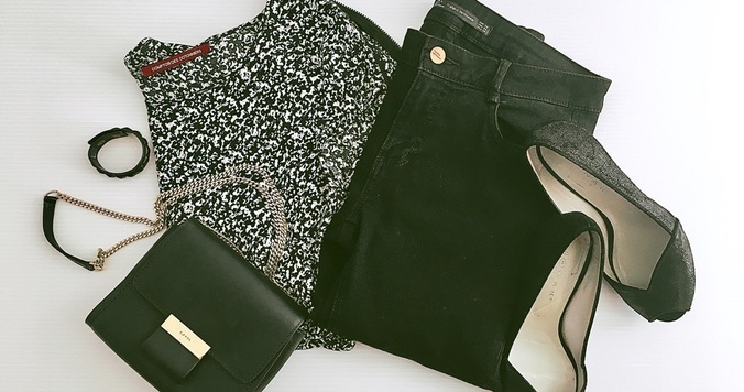 エッジィなトップスの着こなし方はパリジェンヌに学ぶといい