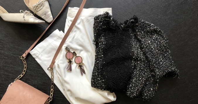 ZARAのツイードトップスが素敵。白パンツと合わせてエレガントに