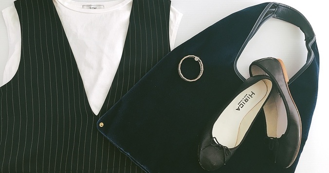 コンビネゾンが秋も大活躍。秋っぽく見せたいならベロアを足してみる