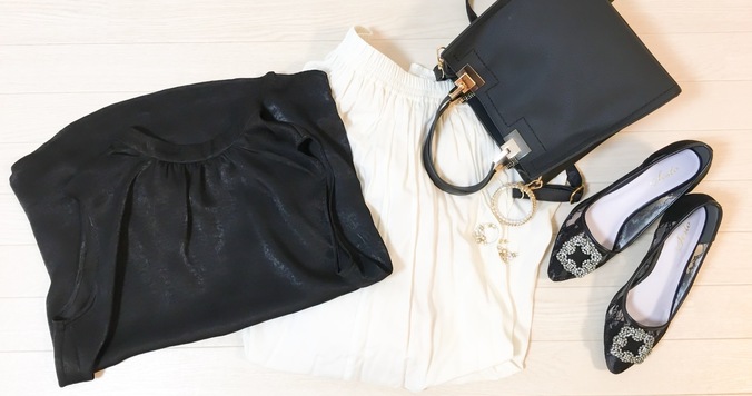 GUサテンスタンドカラーブラウスが優秀。プチプラに見えないリッチ感