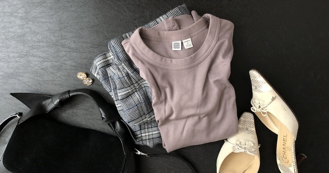 Uniqlo UクルーネックTはパープルがおすすめ。秋の始まりに重宝します