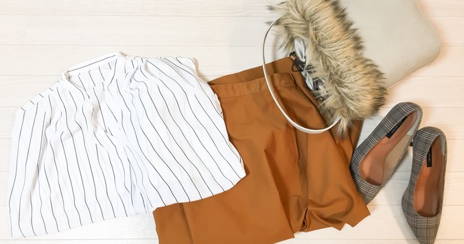 UNIQLOのサーキュラースカートが優秀。ブラウンを選んで秋の装いに