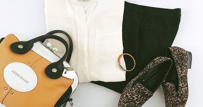 UNIQLOのアンクルパンツが優秀。＋シルクブラウスでパリジェンヌな装いに