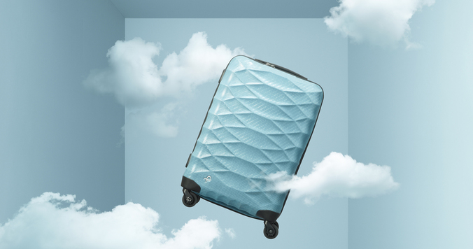 わずか1.7キロ。小指で持ち上がる軽さが魅力の「プロテカ」史上最軽量スーツケース発売