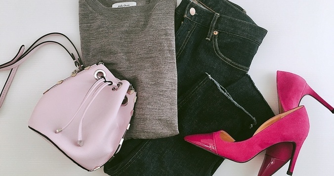 ミラオーウェンのニットがおすすめ。「少し技アリ」だからセンスアップが叶います