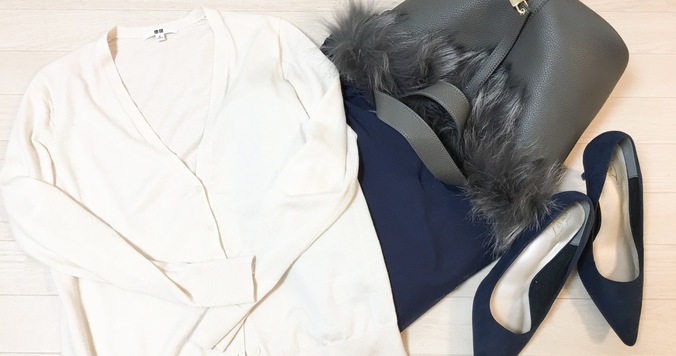 UNIQLOのエクストラファインメリノカーデが優秀。特にVネックがおすすめな理由