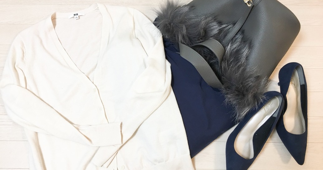 UNIQLOのエクストラファインメリノカーデが優秀。特にVネックがおすすめな理由
