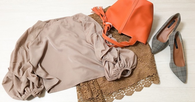 UNIQLOレーススカートは「秋色」がおすすめ。グラデーションコーデも簡単です