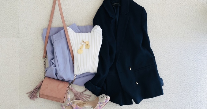 ZARAネイビージャケットが大活躍。「色」のあるコーデもすっきりまとめてくれます