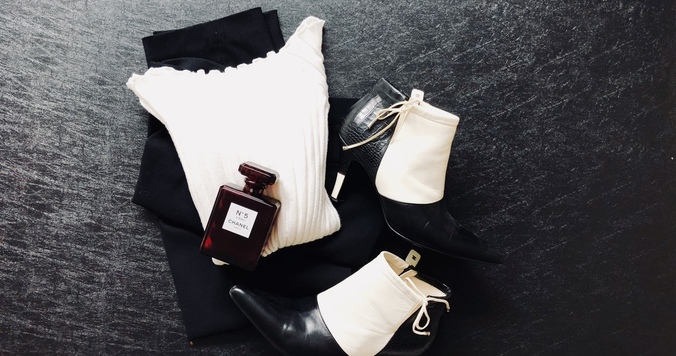 CHANELのブーティーブーツがお気に入り。シンプルコーデを品良く見せてくれる