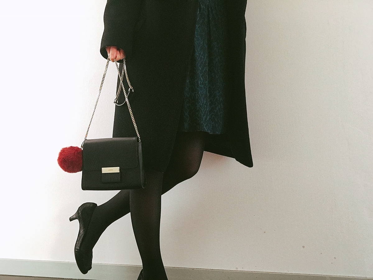 冬イベント映え確実! パイソン柄のシルクワンピース