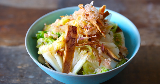 ご飯が進みすぎる……切って漬けるだけの「白菜とスルメのにんにく醤油漬け」が激ウマです