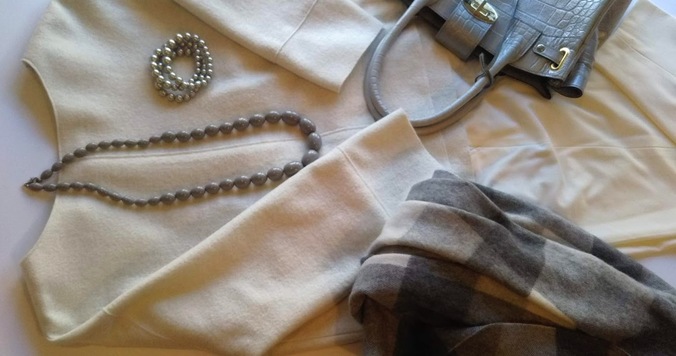 「冬の白」はボトムスで取り入れると上手くいく