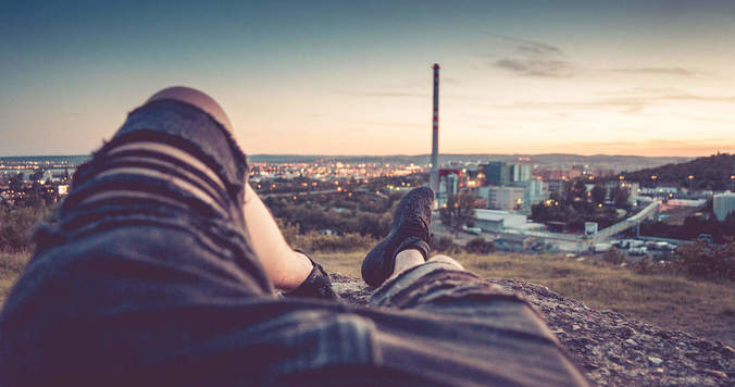 自信のない男性は、愛されないと自分の価値を確認できない