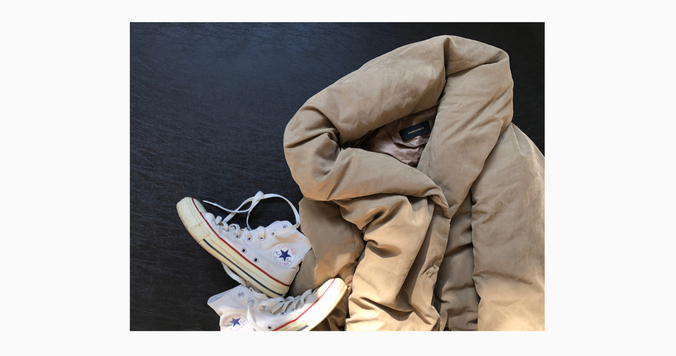 ダウン×スニーカーを上品コーデに仕上げるコツ