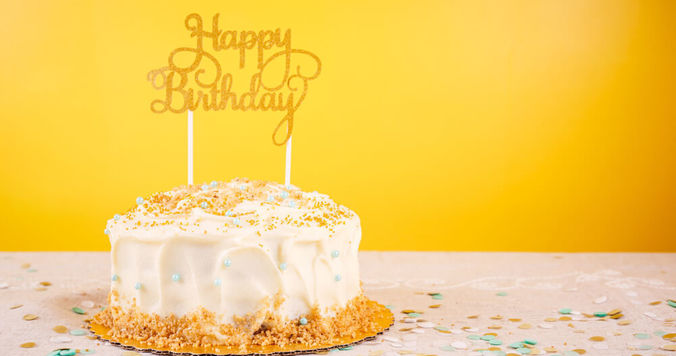 香取慎吾、42歳の誕生日。ファミリーマートが「おめでとう」の新聞広告