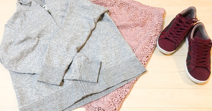 UNIQLOパーカ＋レーススカートが上品見え。きれいめカジュアルが叶います