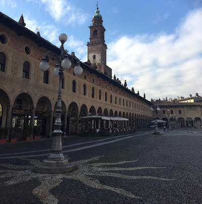 世界一美しい広場を持つ街 〜ミラノ通信#35
