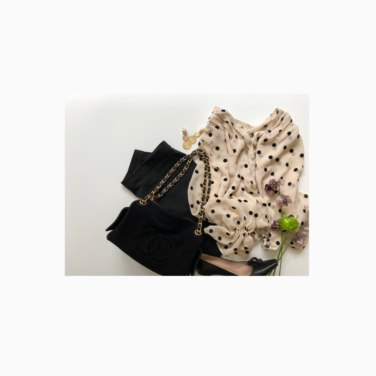 美人服が揃う“BIRTHDAY BASH”のドット柄ブラウスなら、上品な雰囲気が作れます