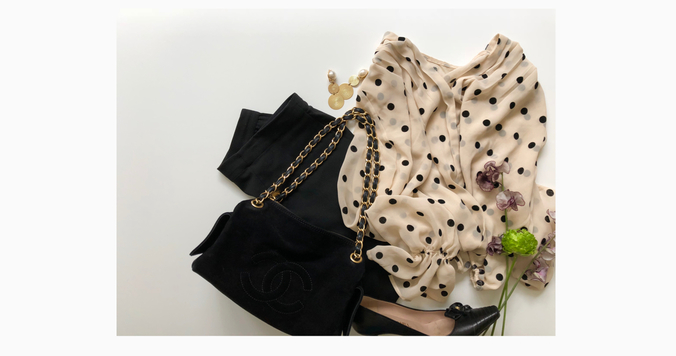 美人服が揃う“BIRTHDAY BASH”のドット柄ブラウスなら、上品な雰囲気が作れます