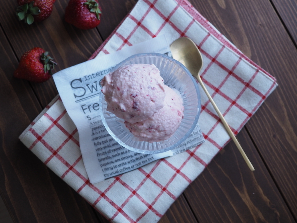 素朴な苺アイスクリームは、やさしい春の味【あの日あの味 #４】