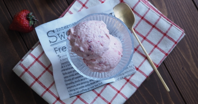 素朴な苺アイスクリームは、やさしい春の味【あの日あの味 #４】
