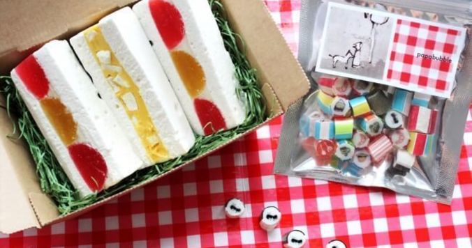 見た目はサンドイッチなのに食べるとスイーツ！　お花見にぴったりなお菓子が登場