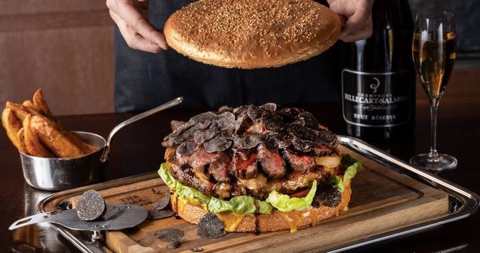 10万円の贅沢バーガーを提供開始。グランド ハイアット 東京