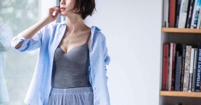 UNIQLOの“神アイテム”で作る、大人上品ワンマイルコーデ
