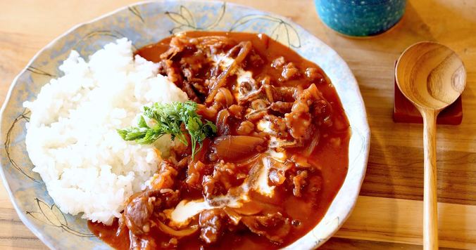 “ルウいらず”の超簡単ハヤシライスレシピ。フライパンひとつで作れます