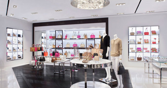 MICHAEL KORSや、サンシャインジュース専門店など。今月のMust Go