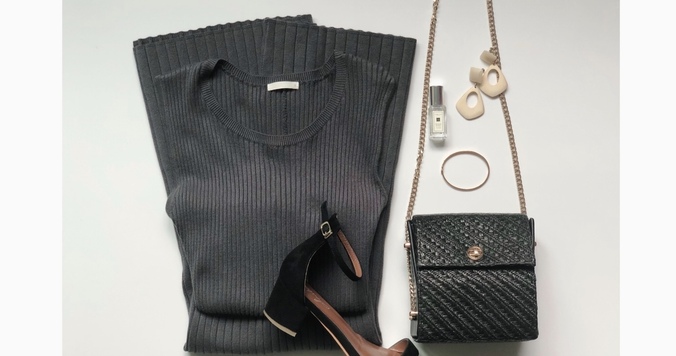 GUプリーツニットワンピースは、2490円なのに上品高見え！