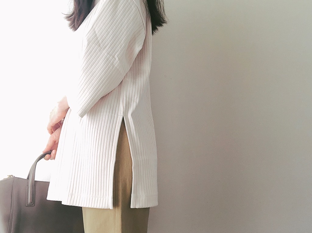 UNIQLOのリブチュニック1500円が優秀! 大人の同系色ブレンドコーデ
