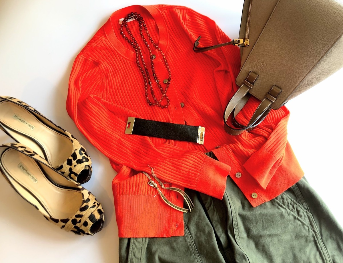 カラーで季節を先取り! グリーン系アイテムを使った秋コーデ