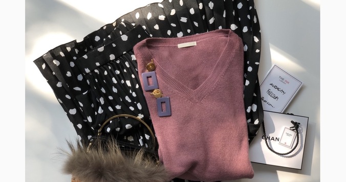 GUソフトリッチVネックセーター1490円。秋のベリーカラーを指名買い！