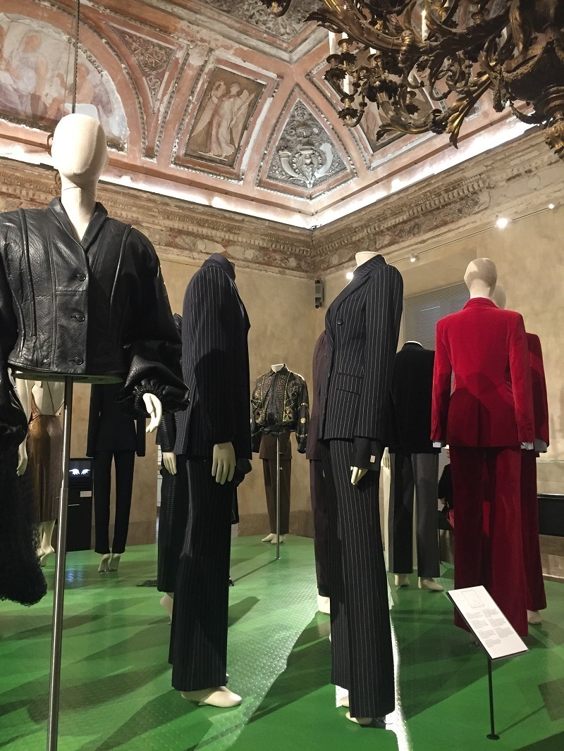 イタリアファッションの歴史を見れる回顧展「イタリアーナ」～ミラノ通信＃28 | DRESS [ドレス]