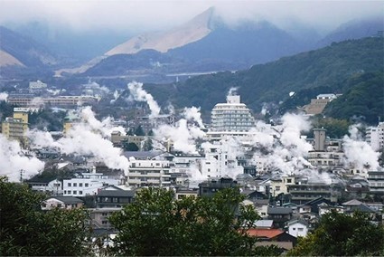 大分の地元の魅力があふれる山々の風景