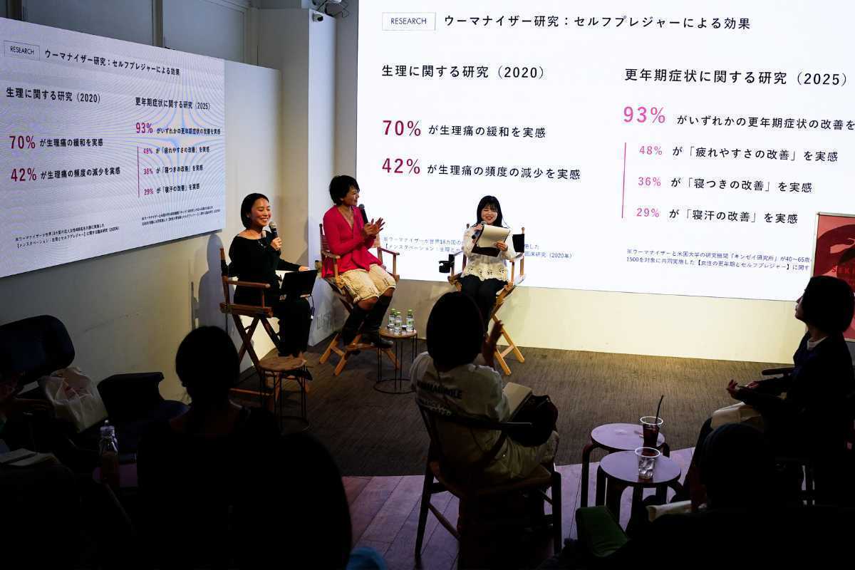 椅子に座って対話する3名の登壇者