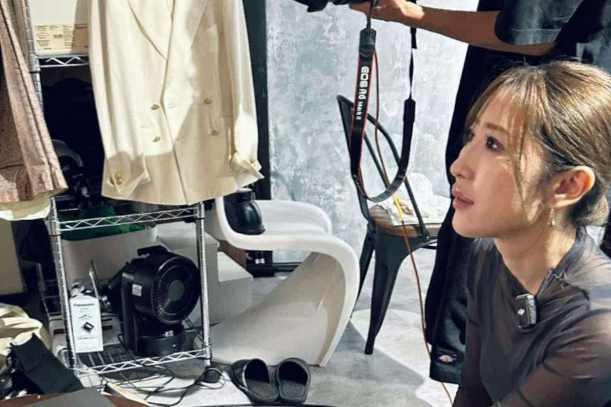 仕事に没頭する勝友美