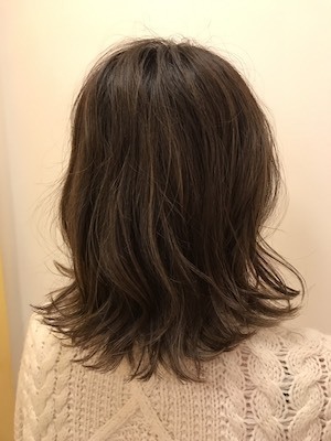 実は相性がいい 白髪のある髪にハイライトデザイン Nora Hair Salon